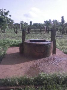 l'eau au bénin puits aménagé puits non-aménagés kpodonou chouponline route d'acces au village l'eau au benin puits aménagés puits non aménagé kposodo chouponline route d'acces au village
